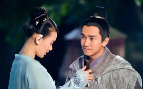 新聊斋男子追野兔进山洞,遇一美貌女子,被她吹口气变成同类