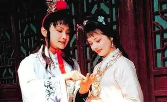 薛宝钗天天去贾宝玉屋子,贾宝玉梦里说了句话,她才知道做错了