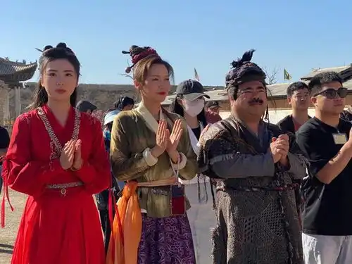 关注竖屏网剧龙门客栈之西部传奇在银川开机