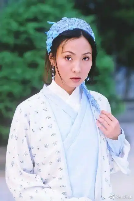 2003年倚天屠龙记,陶虹饰演纪晓芙,剑法狠辣,性格刚毅
