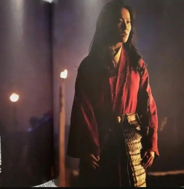 花木兰又公布剧照,虽然还原历史,可造型丑到认不出刘亦菲
