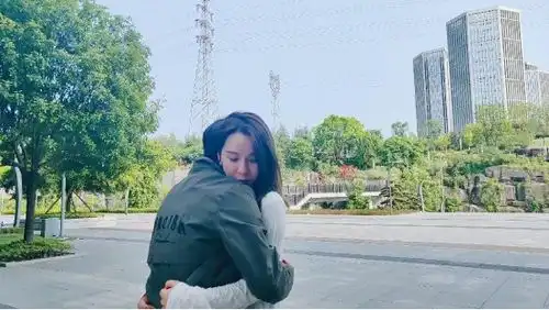 罗俊林申倩雨想见你只想见你mv剧照
