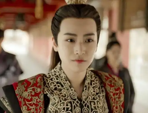 祝绪丹新剧骂声一片,女扮男装的水准,至少要像庆余年战豆豆
