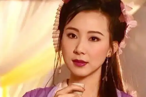 女星以模特身份出道,22岁被选为第一美女,今51岁风采不减当年