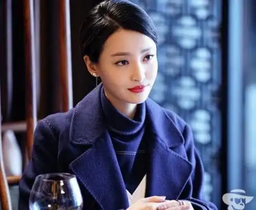 天生一张香肠嘴,参加3次选秀也没红,改名后搭戏杨幂被带火
