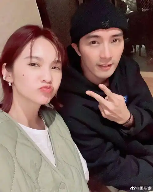 神仙同框杨丞琳开心晒与贺军翔王传一聚会合照