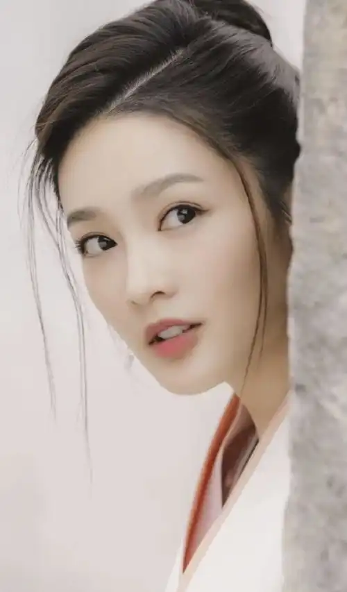 李沁素颜无修照片,皮肤状态很好,没有痘痘并且也看不到毛孔