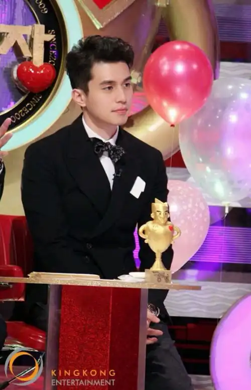 李栋旭新剧照超帅气父亲经商家境不凡薛功灿至今令人意难忘