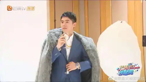 组图刘昊然身穿貂皮大衣显霸总气质大金链子配手表土豪风十足
