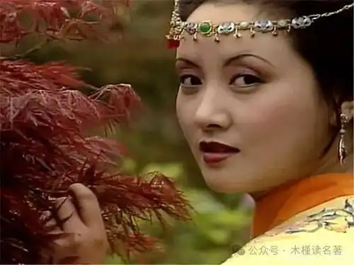 红楼梦王熙凤为什么能容忍贾蓉开玩笑,却折腾死贾瑞