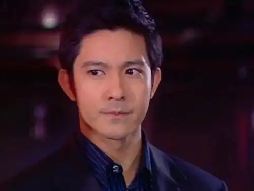 霸总变爸总,48岁立威廉近照发福变肿,女儿被骂丑后彻底退圈