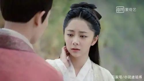 锦衣之下袁今夏和林菱是亲人,这点其师傅杨程万早有暗示