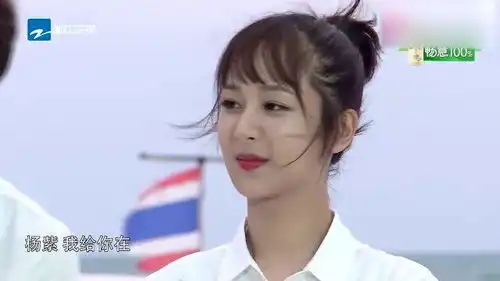 张一山为杨紫拍照片,还夸杨紫长得真美,杨紫回复我很是感动
