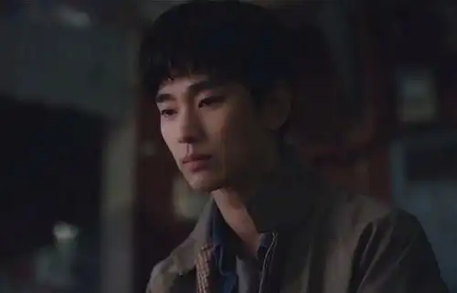 虽然是精神病但没关系首张剧照公开,金秀贤正式宣告回归
