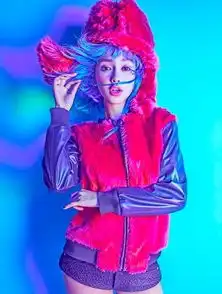 angelababy叛逆妖娆彩妆写真诠释童趣的反叛
