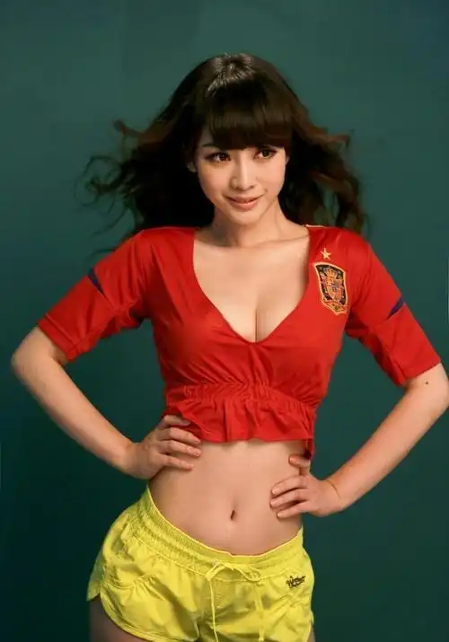 柳岩的成名之路,除了风情万种,更多的还是心酸