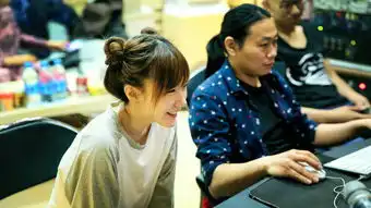 组图曾昭玮新歌录音花絮曝光丸子头俏皮可爱
