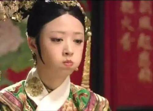 甄嬛哦华妃为何不像皇后那样收养一个皇子非要自己生
