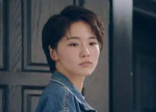 诸葛大力抱着张伟时,有谁看到赵海棠的眼神,只有失恋的人才能懂