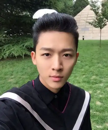 出道5年,因觉醒年代走红,现有望凭借正午新剧成为一线小生
