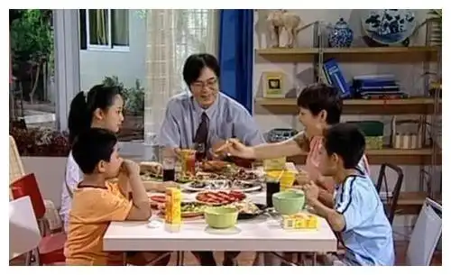 家有儿女原来夏雪家这么有钱,16年前就穿一千多的潮牌,太富了
