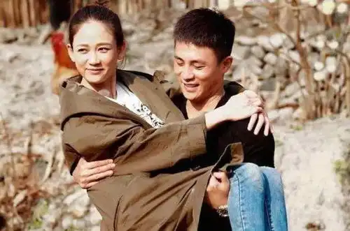 即将与杜淳奉子成婚,大肚已经遮盖不住了陈乔恩霸气回应了
