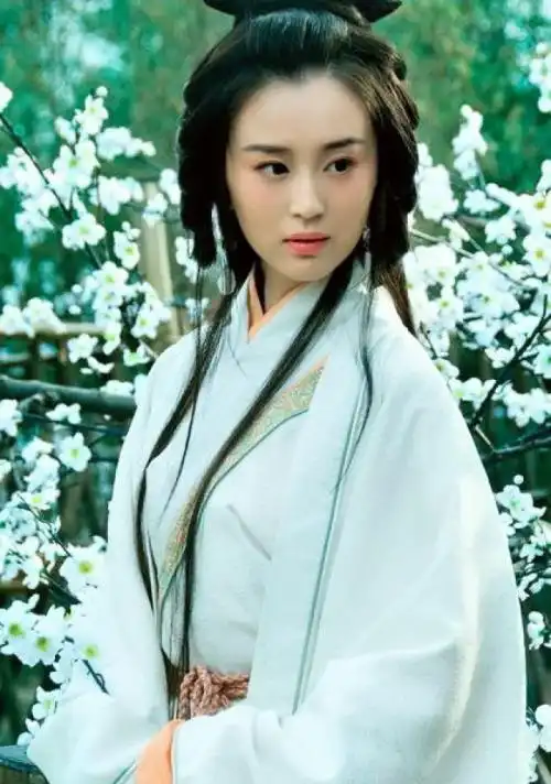 从知名演员变身电影导演,面对众人质疑,刘竞为何敢活出自我