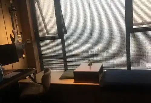 情侣改造35㎡小蜗居,床竟在厨房顶上,却不失格调