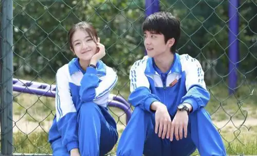 学生穿相同的校服,为何老师一眼就能看出谁是穷学生原因很简单