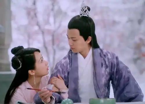 冲着任嘉伦的盛世美颜看天乩,却毫无防备地被小白圈粉了