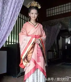 图集,戚薇这样衣着有点韩国味道
