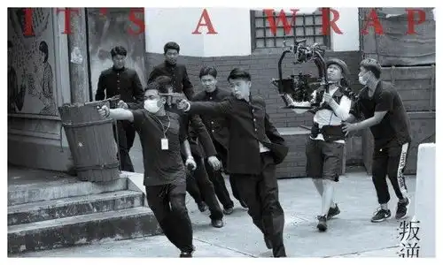 叛逆者杀青曝高清剧照朱一龙侧颜优越童瑶笑容灿烂