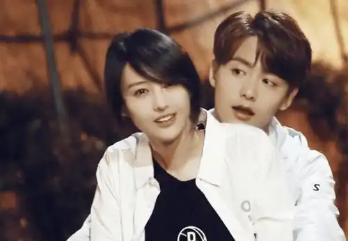 个性不是丢掉人性,郑爽买1.5亿豪宅,却容不下两代孕孩子