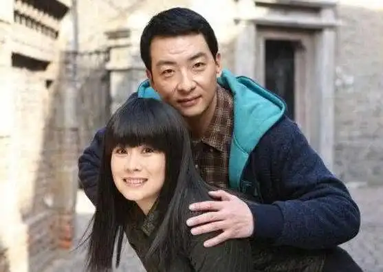 蜗居剧照郑艾平