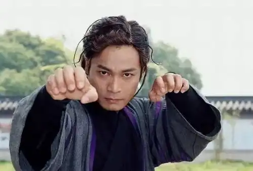 他外号傻王,还被称为张国荣接班人,今娶小15岁的妻子