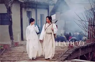 蒋欣如何辛酸走上正轨,练就穿衣显瘦脱衣有肉
