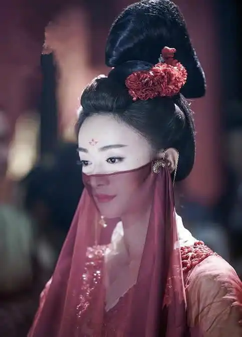 延禧攻略魏璎珞饰妲己,剧照一出,竟被三个女配秒杀女主光环
