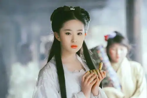 刘亦菲下凡成胖仙女,脸比赵丽颖大两圈,腰比杨幂宽一半
