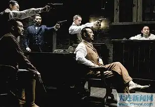 瓦檐上下艺术欢娱与现实重构
