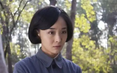 她曾经被张艺谋称为黄金第一美,现如今过着什么样的生活
