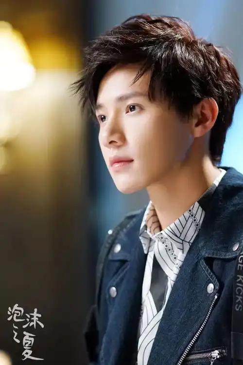 演员黄圣池的进阶之路新版泡沫之夏的完整洛熙了解一下