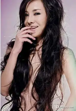 女主播京剧半裸照遭网友炮轰自称是创新表现
