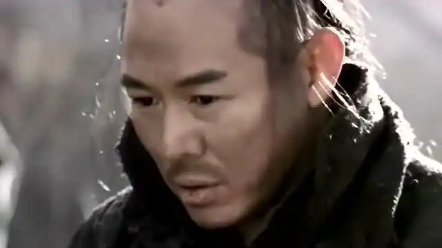 电影刘德华化身土匪头子,山头抢劫粮食,真是什么都敢抢