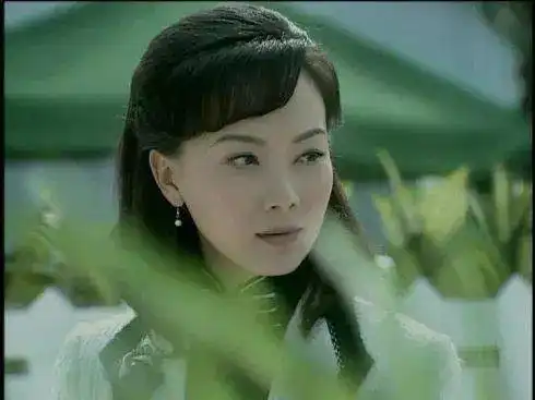 美得迷倒雷佳音,与黄磊靳东是闺蜜,陈数的十年爱情长跑更传奇
