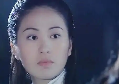 睡浴缸助理喝水跪服穿鞋,这些明星哪里来的优越感