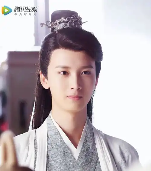 有种整容叫双世宠妃中的流觞,脱掉古装换上西装后,man爆
