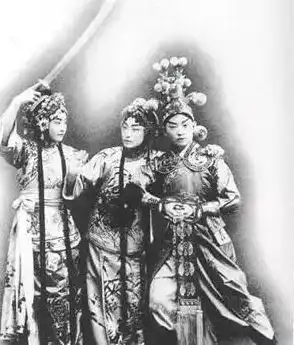 梅兰芳为他俩洒下伤心泪