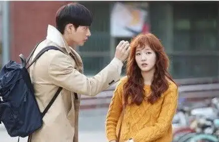 今年,这个绵羊小卷发型出乎意料的很火