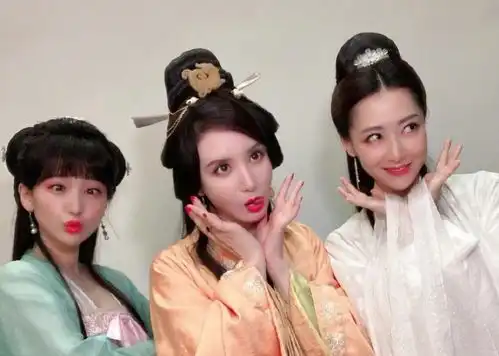 神话三美合体金莎张萌白冰太亮眼,但是这网红滤镜认真的

