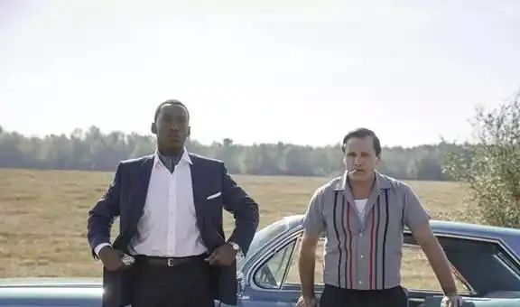 通过电影绿皮书看人类之间超越种族和肤色的复杂感情
